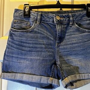 LC Lauren Conrad Cuffed Short Shorts Size 4